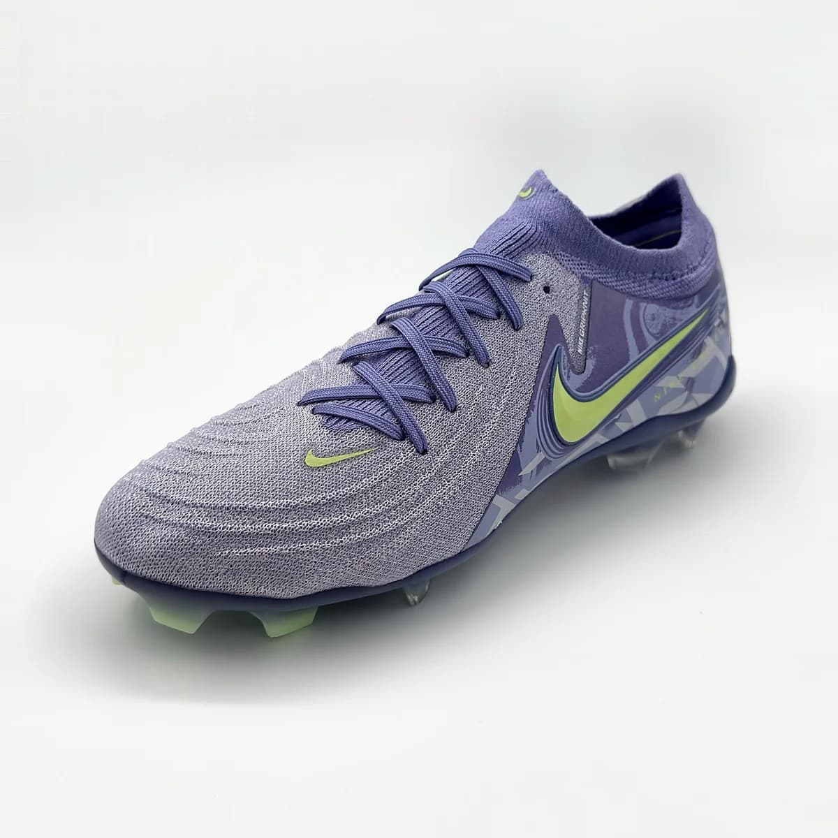 Botín Nike Phantom Fútbol 11 — foto 1 de 3